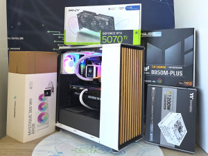 Gaming PC AMD Ryzen 7 9700X RTX 5070 Ti 16GB 32GB DDR5 1TB SSD