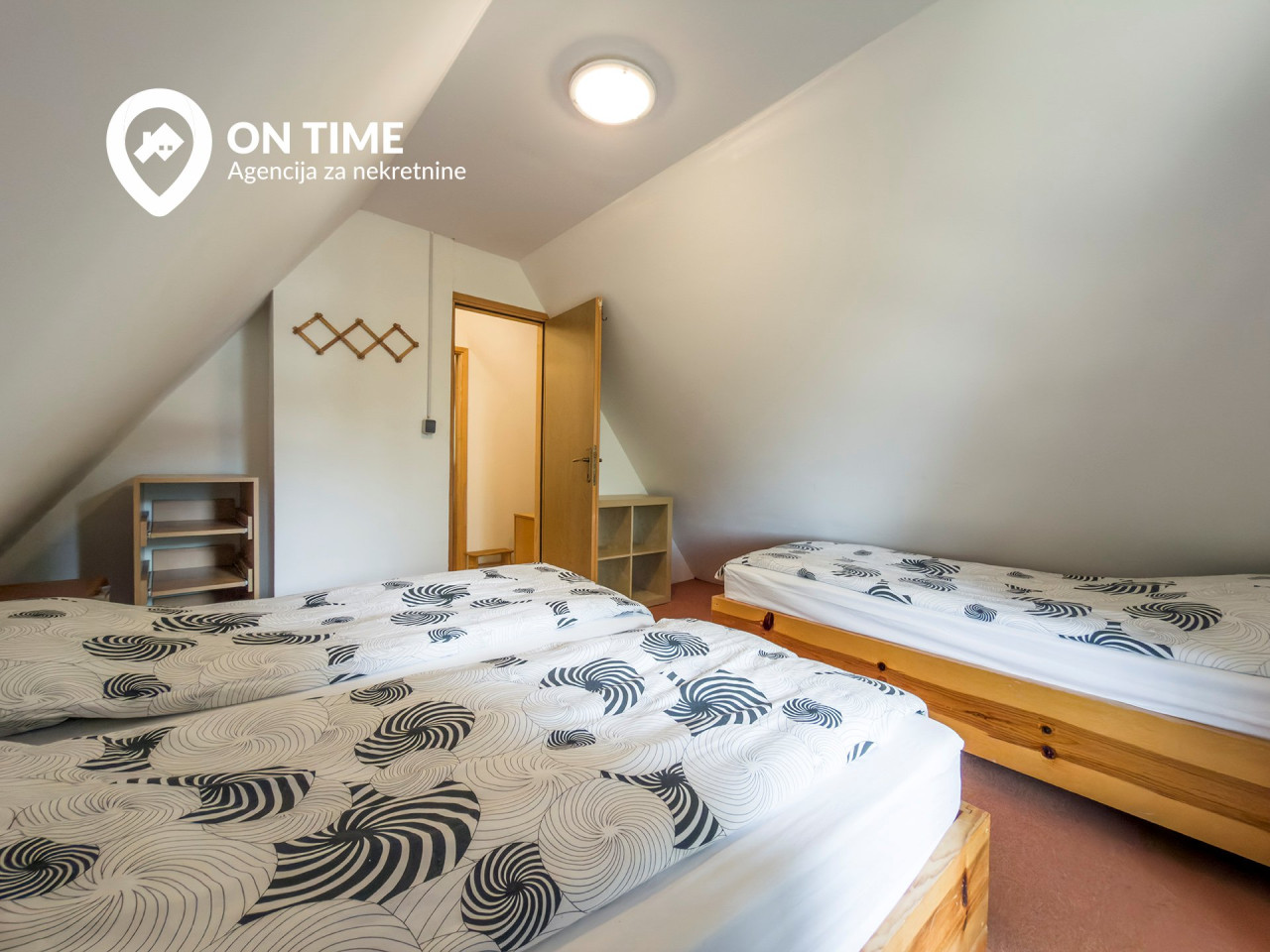 ON TIME prodaje: Vikendica na tri etaže, Jahorina 12