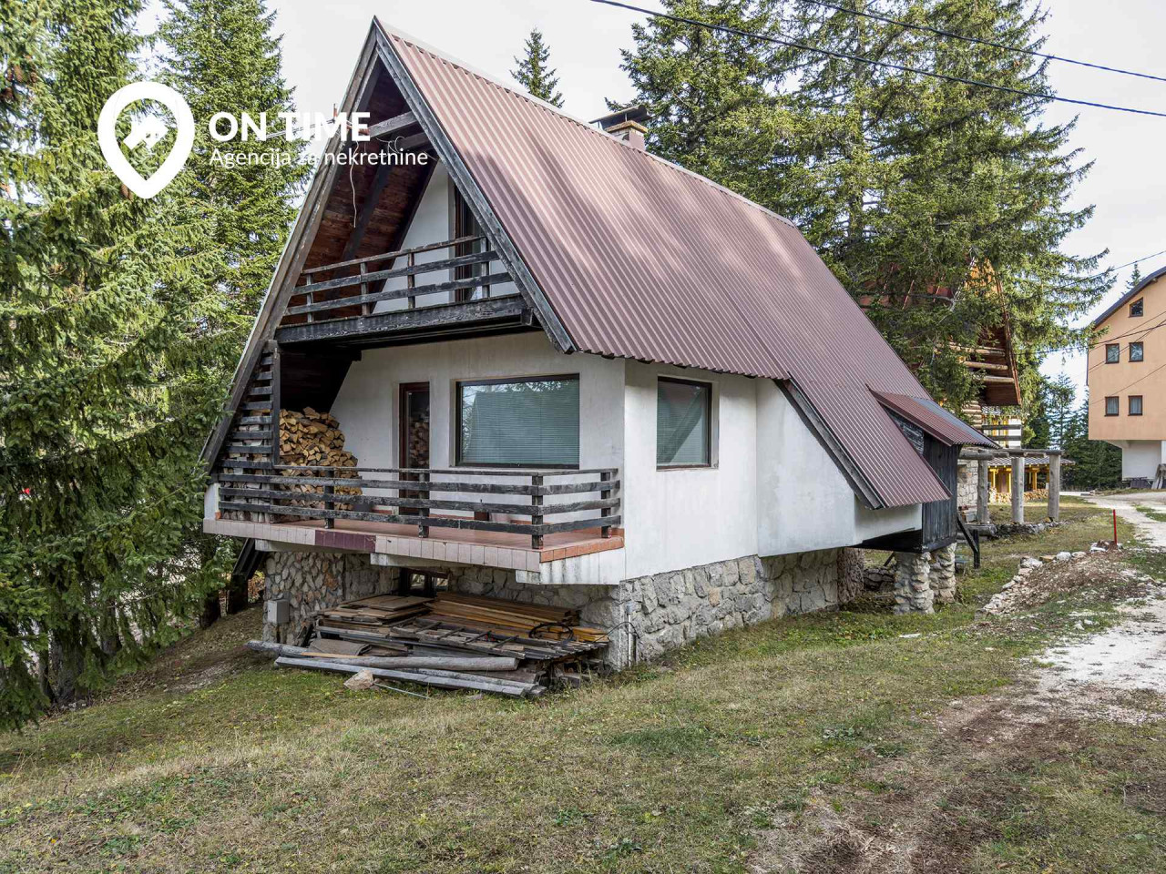 ON TIME prodaje: Vikendica na tri etaže, Jahorina