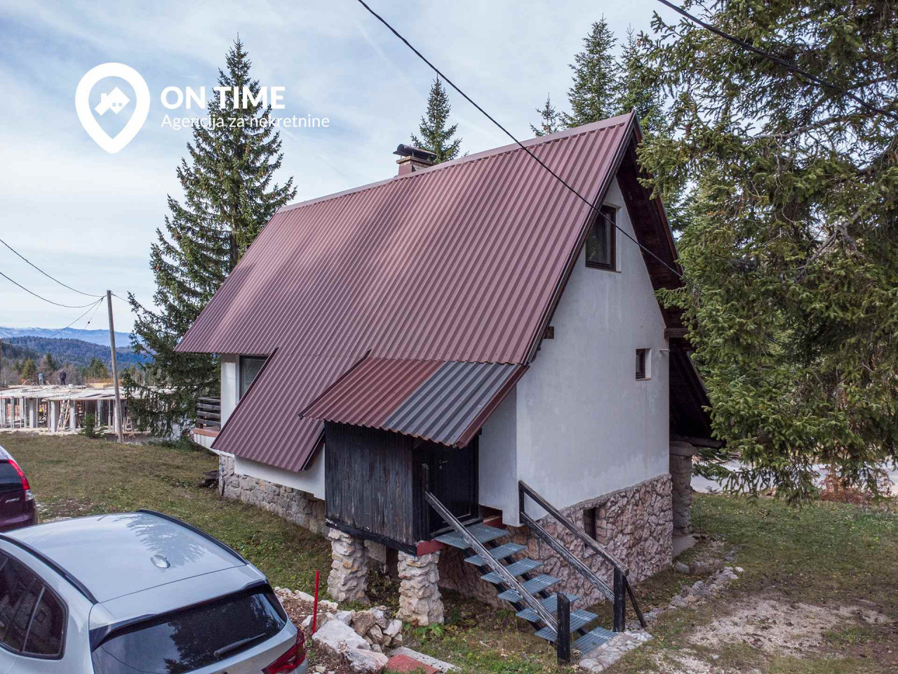 ON TIME prodaje: Vikendica na tri etaže, Jahorina 23