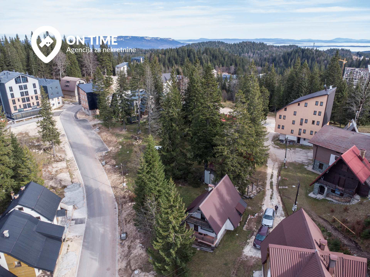 ON TIME prodaje: Vikendica na tri etaže, Jahorina 24