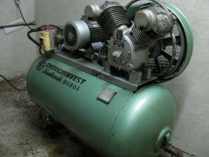 TRUDBENIK KOMPRESOR  330 LITARA 2 GLAVE EXSTRA