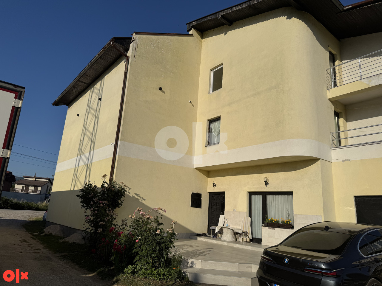 Ilijas , Podlugovi Kuća na glavnom putu 560m2 2