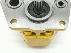 PUMPA ZA BAGER KOMATSU D20A D20AG D20P D20PG