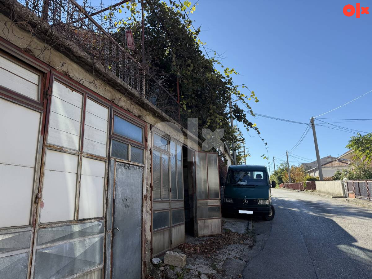 Prodaje se kuća u Ulici Muje Pašića 10