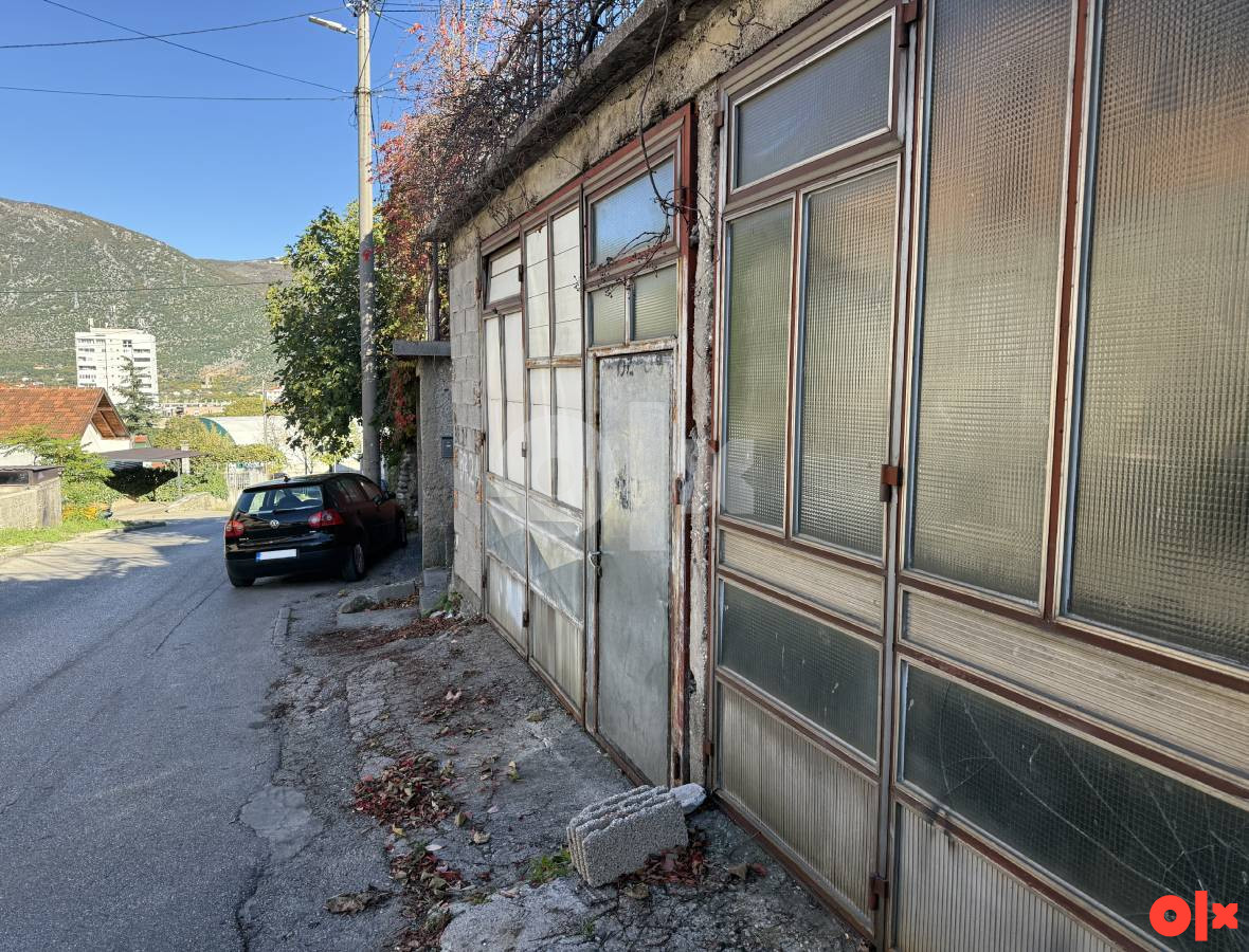 Prodaje se kuća u Ulici Muje Pašića 11
