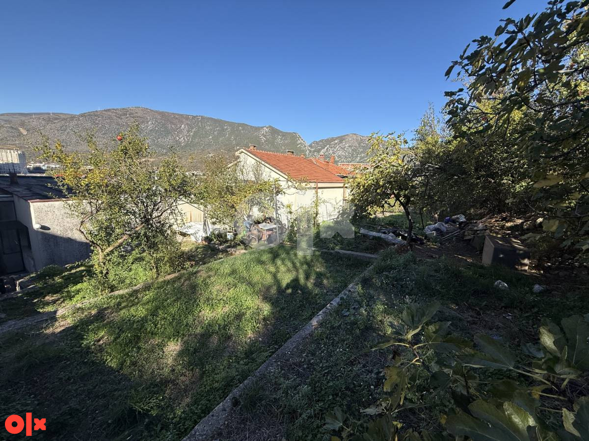 Prodaje se kuća u Ulici Muje Pašića 12
