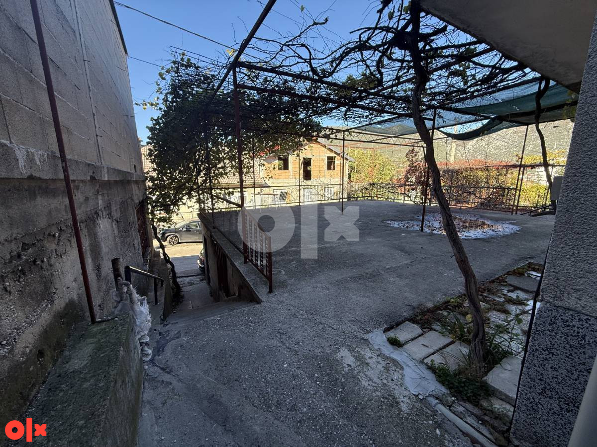 Prodaje se kuća u Ulici Muje Pašića 18