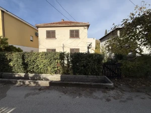 Prodaje se obiteljska kuća u strogom centru Mostara