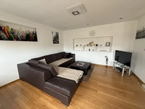 Prodaje se dvosoban namješten stan u Ulici Kralja Tvrtka