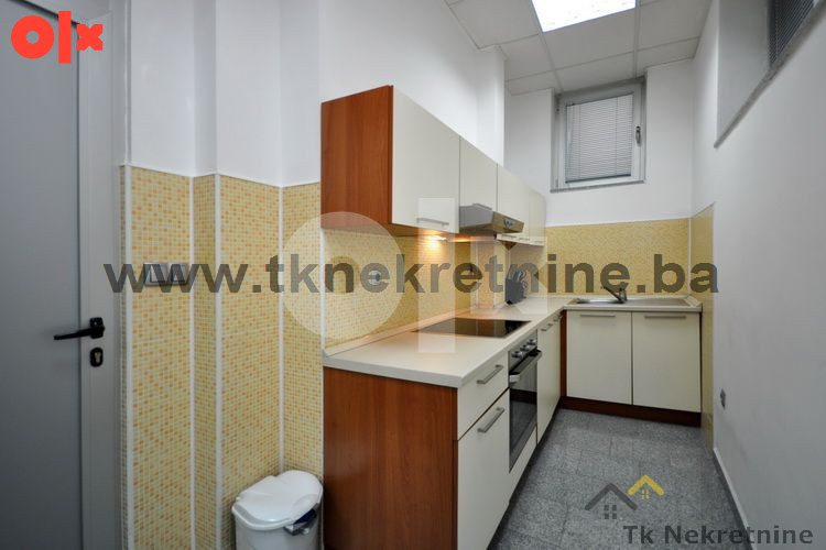 Vrhunska poslovna zgrada sa Penthouse apartmanom 9
