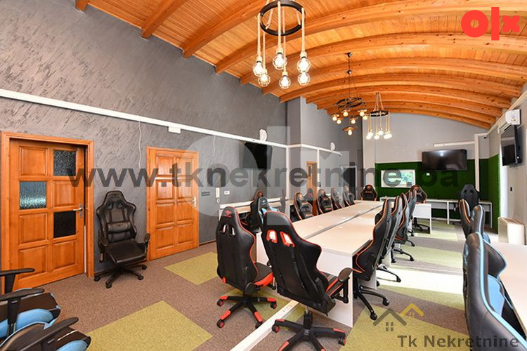 Vrhunska poslovna zgrada sa Penthouse apartmanom 13