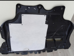 Zaštita plastika motora Golf 7 sa izolacijom