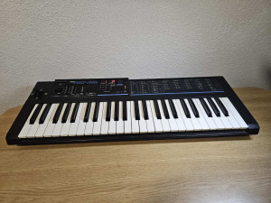 Korg Poly 800 II vintage analogno-digitalni synthesizer