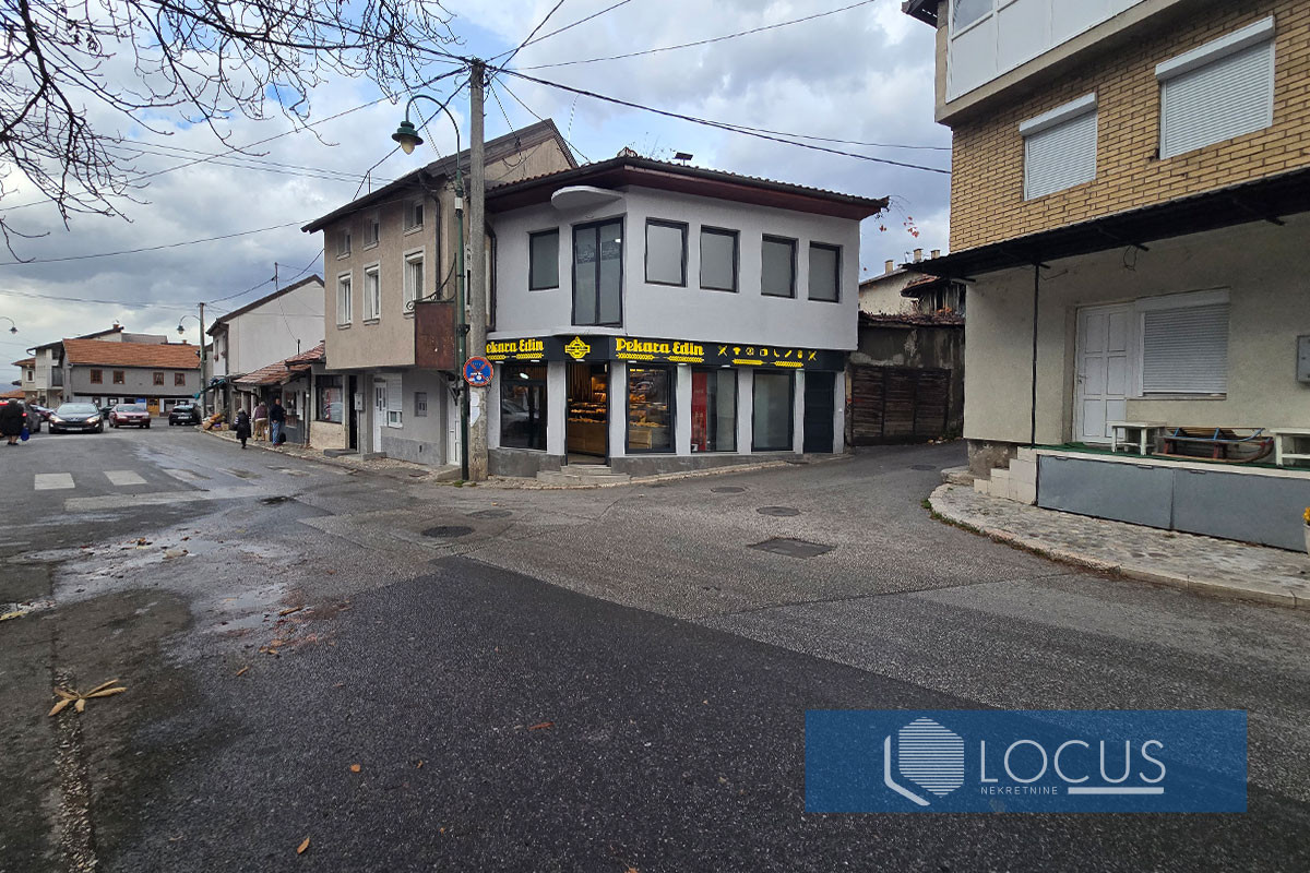 LOCUS: Dvije kuće u izgradnji kod škole u  nas. Vratnik 18