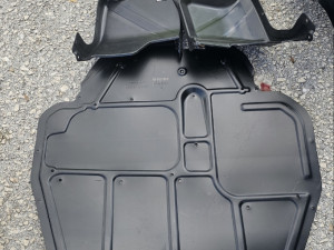 Zaštita plastika motora Golf 4