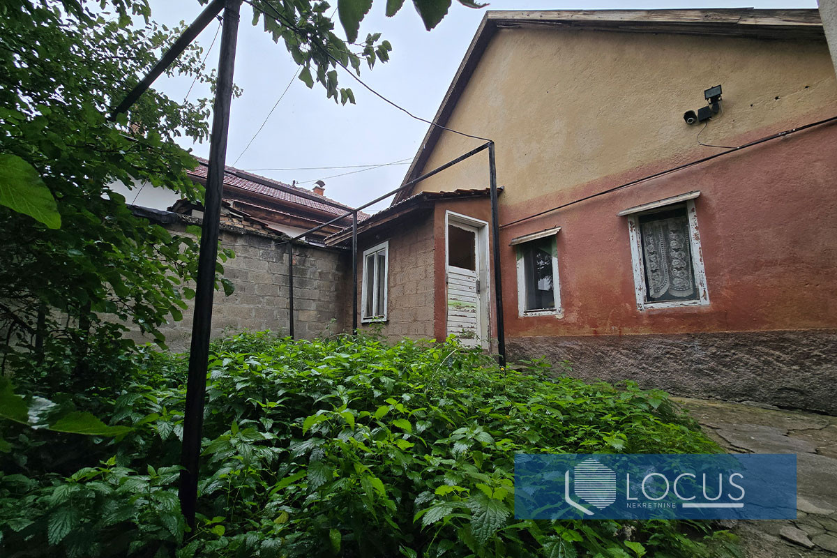 LOCUS: Dvije kuće na parceli 269m2, nas. Mejtaš, Centar photo 4