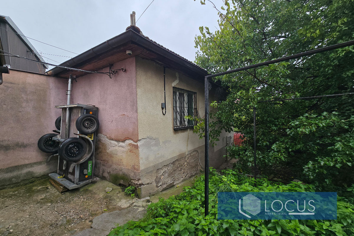 LOCUS: Dvije kuće na parceli 269m2, nas. Mejtaš, Centar photo 5