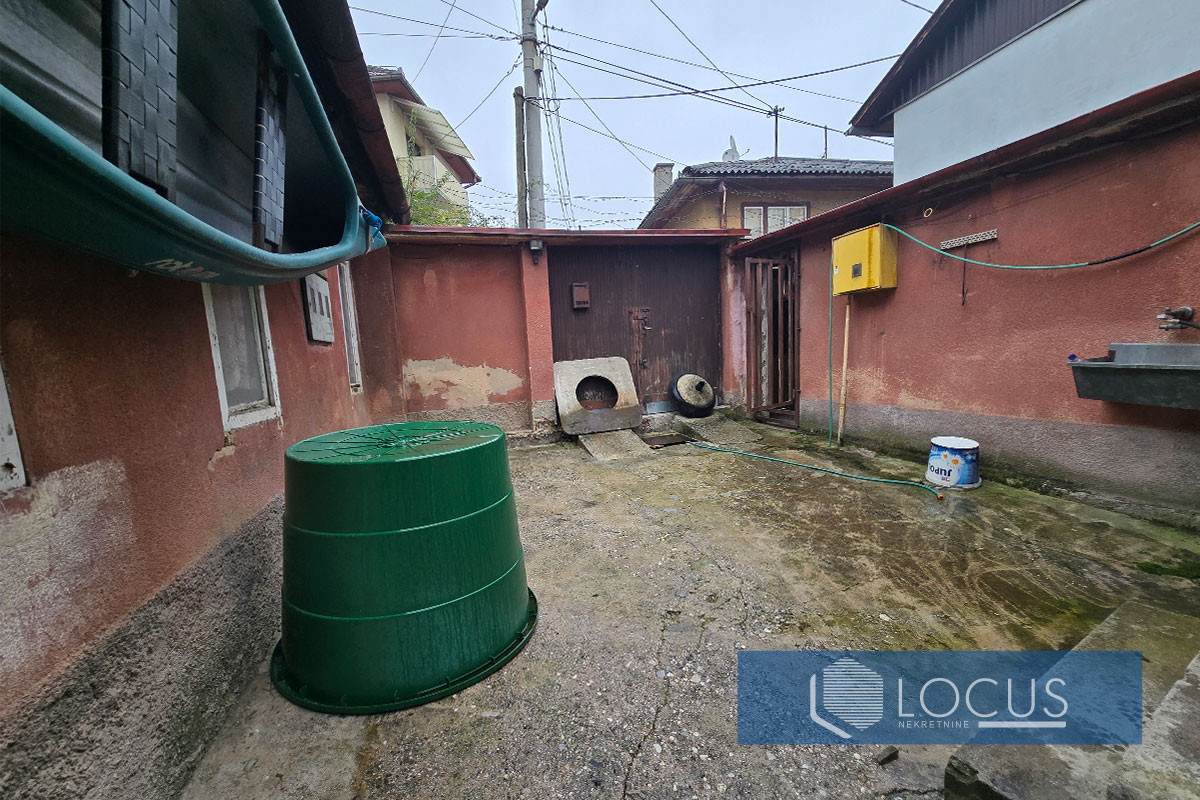 LOCUS: Dvije kuće na parceli 269m2, nas. Mejtaš, Centar 6