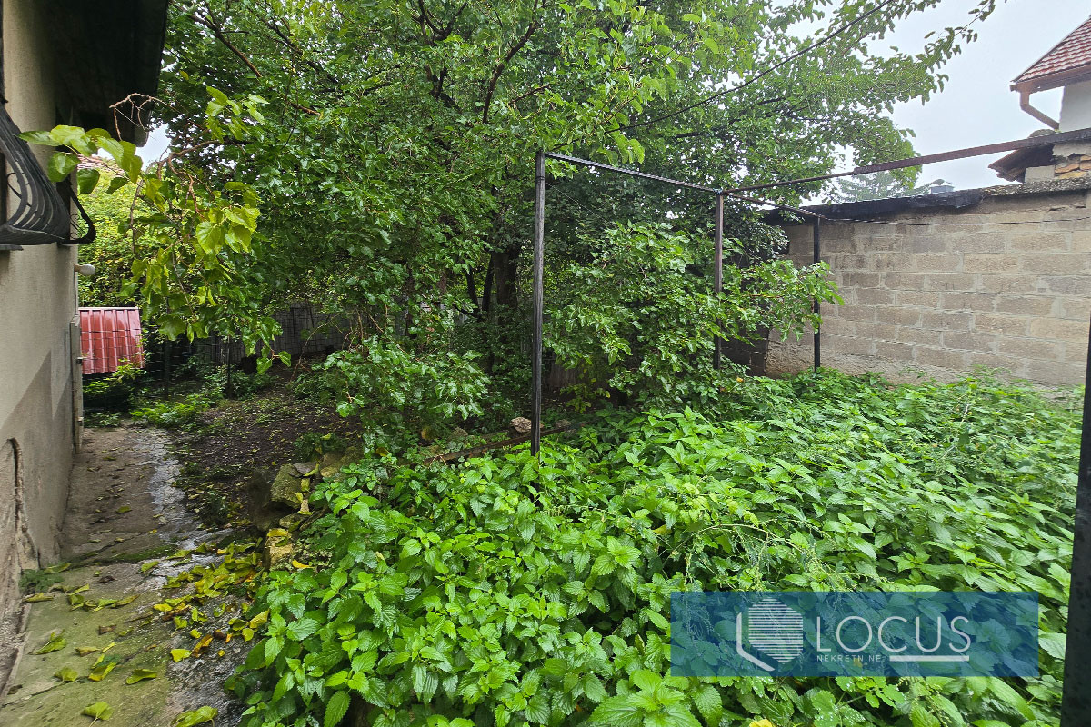LOCUS: Dvije kuće na parceli 269m2, nas. Mejtaš, Centar 8