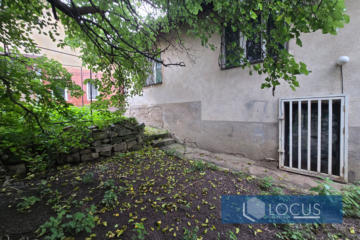 LOCUS: Dvije kuće na parceli 269m2, nas. Mejtaš, Centar 10