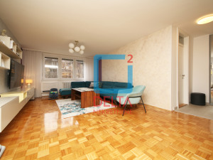 Adaptiran četverosoban stan / 93m2 / 2.sprat / Dobrinja