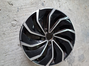 Golf 8 felga felge 17" Ventura 5H0601025D (samo 1 felga)