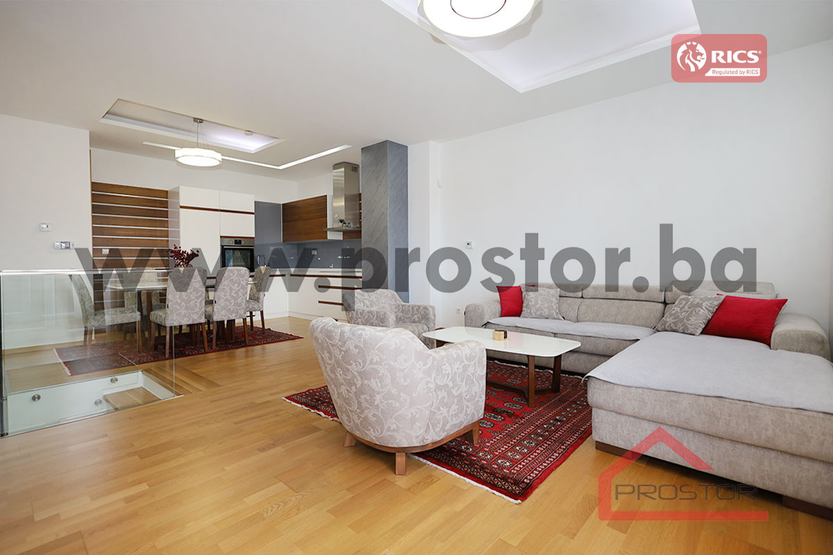 PROSTOR izdaje: Četverosoban penthouse sa terasom, Stup
