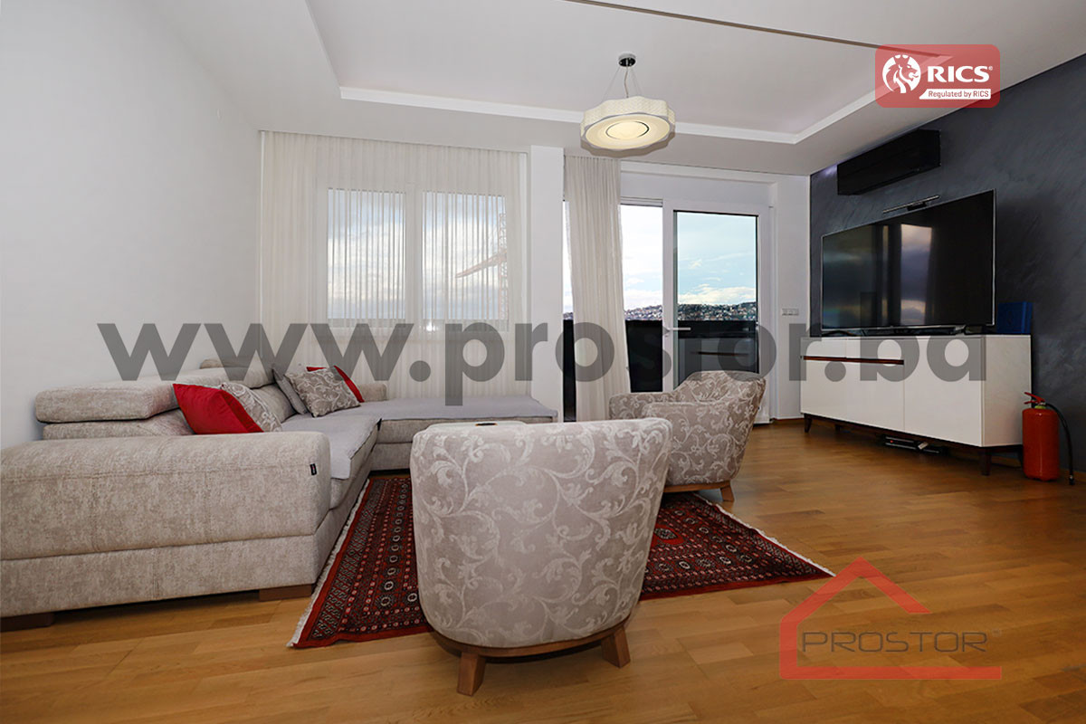 PROSTOR izdaje: Četverosoban penthouse sa terasom, Stup 3
