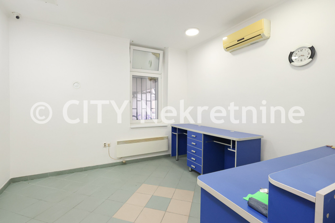 Poslovni prostor sa parkingom - Centar - Čobanija - 42 m2