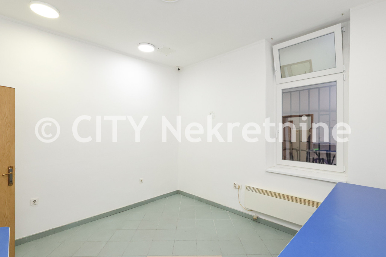 Poslovni prostor sa parkingom - Centar - Čobanija - 42 m2 2