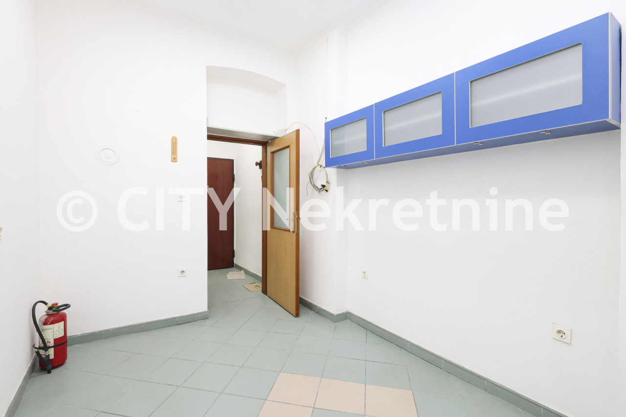 Poslovni prostor sa parkingom - Centar - Čobanija - 42 m2 12