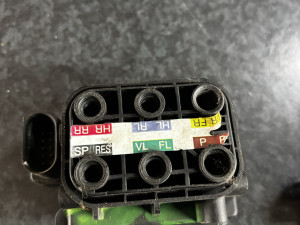 Blok ventil airmatic s klasa w221