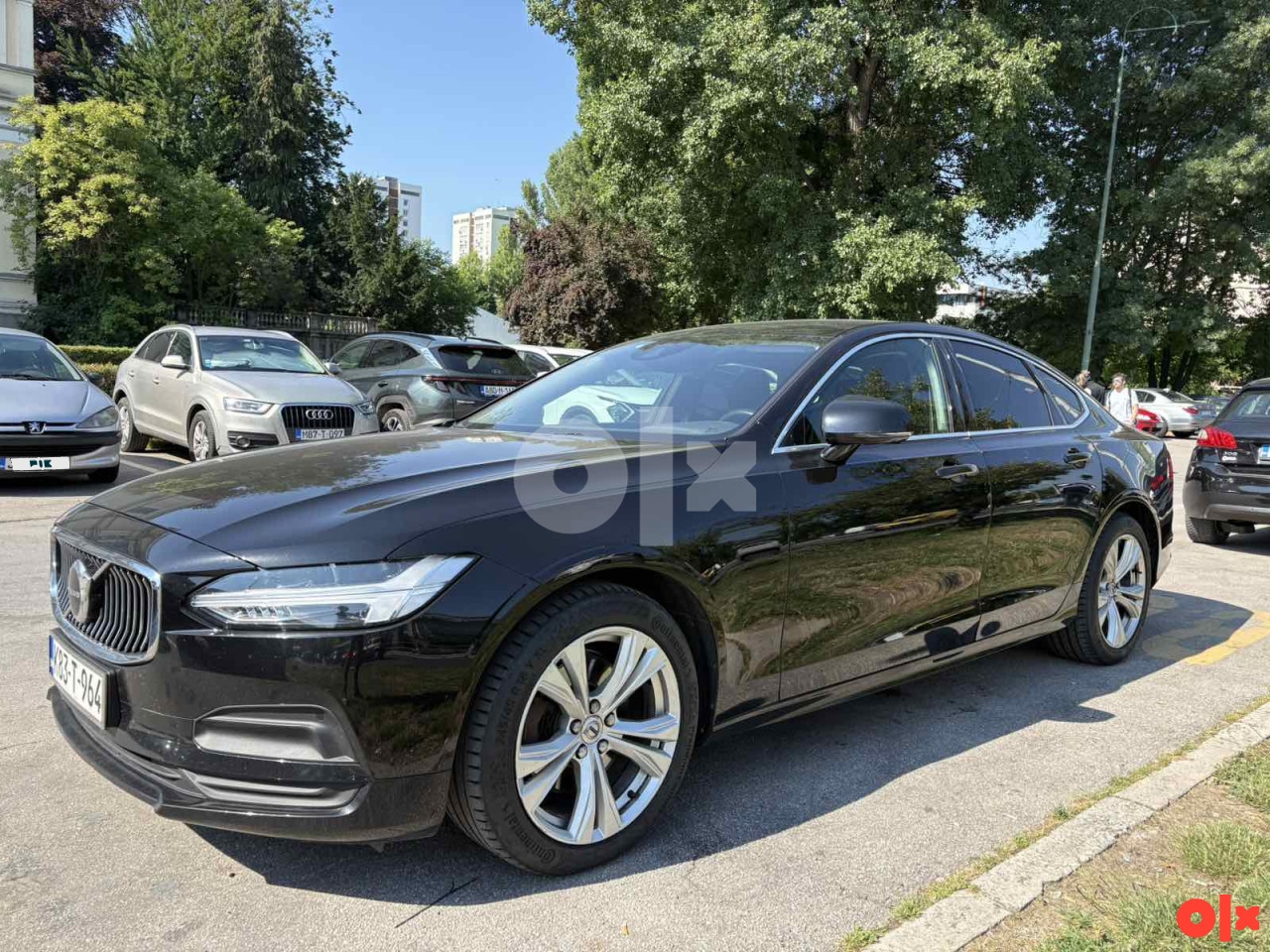 VOLVO S90 D4 MOMENTUM