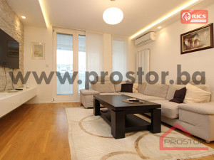 PROSTOR izdaje: Četverosoban stan sa garažom, Dolac Malta