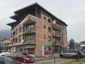 Ekskluzivno! Prostran i renoviran trosoban stan Ilidža Sarajevo