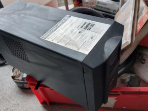 UPS pretvarac napona sa dvije grupe