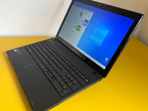 Laptop Acer 15.6" i3-370M /SSD 128GB/8GB/2 grafike/TORBA