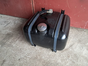 Rezervoar rezervar  100 lit plasticni kompletan kamion