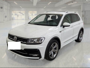VW Tiguan 2.0 DSG 150ks "R-LINE" Full LED Virtual Cockpit Navi
