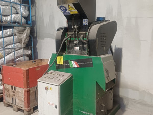 STROJ ZA MLJEVENJE KABLOVA RECIKLAZU