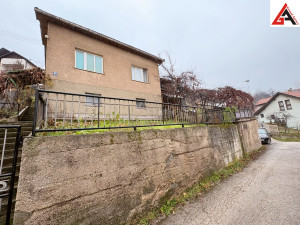 Kuća 140 m2 sa garažom i 455 m2 okućnice (Cankareva) - Zenica