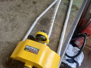 PRSKALICA ZA TRAVNJAK