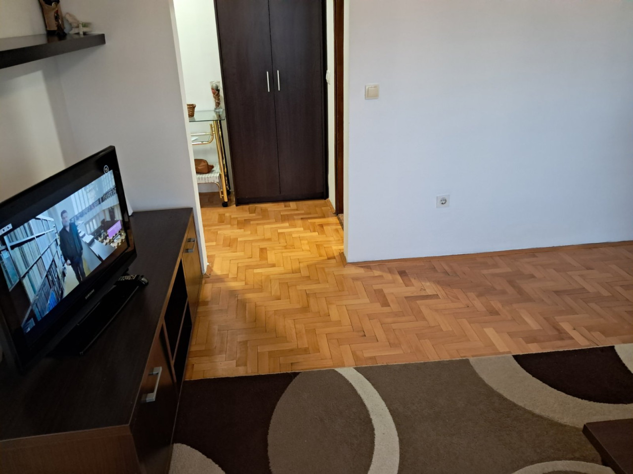 Sigenx izdaje dvosoban stan/Grbavica/Behdžeta Mutevelića/54 m2 3