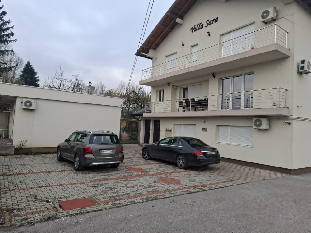 Izdajem trosoban stan Stup-Bare 10