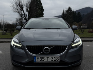Volvo V40 2.0 2019 FULL LED Black edition