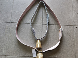 OVRATNIK OGLAV KAIŠ SA ZVONOM ZVONO ZA  KRAVU JUNICU BIKA BROZA