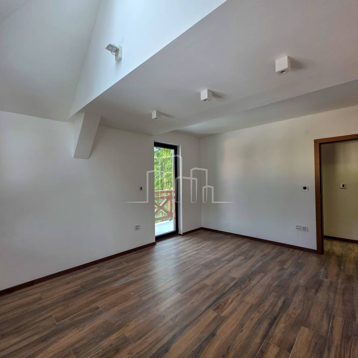 Komforan apartman sa dvije spavaće sobe 79m2 Dvorišta 16