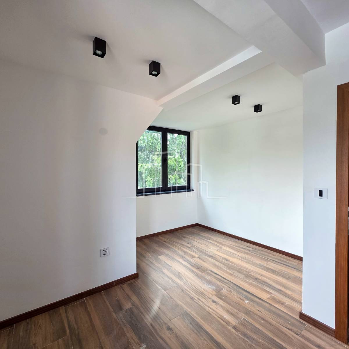 Komforan apartman sa dvije spavaće sobe 79m2 Dvorišta 24