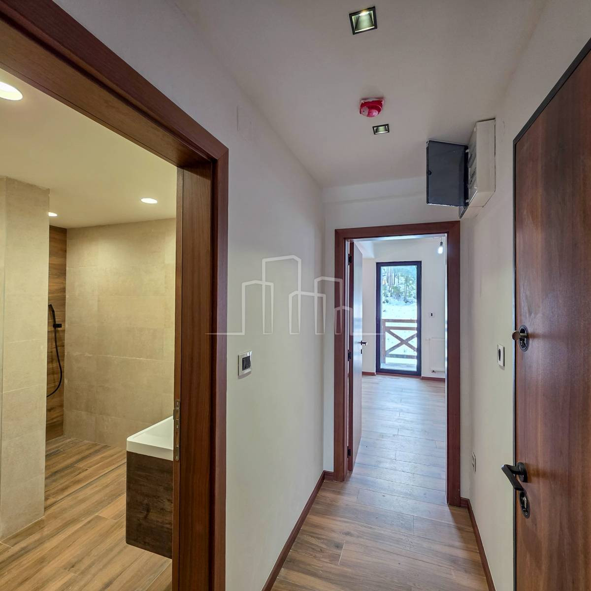 Komforan apartman sa dvije spavaće sobe 79m2 Dvorišta 26